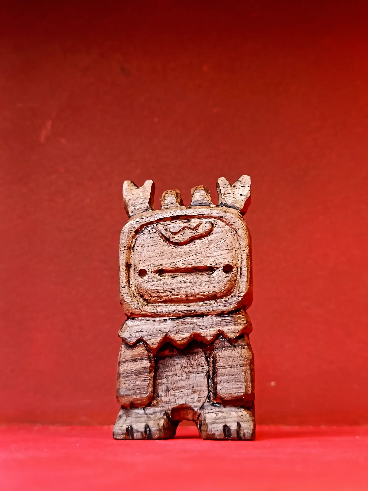 Figurine en bois : le Roublard de confiance